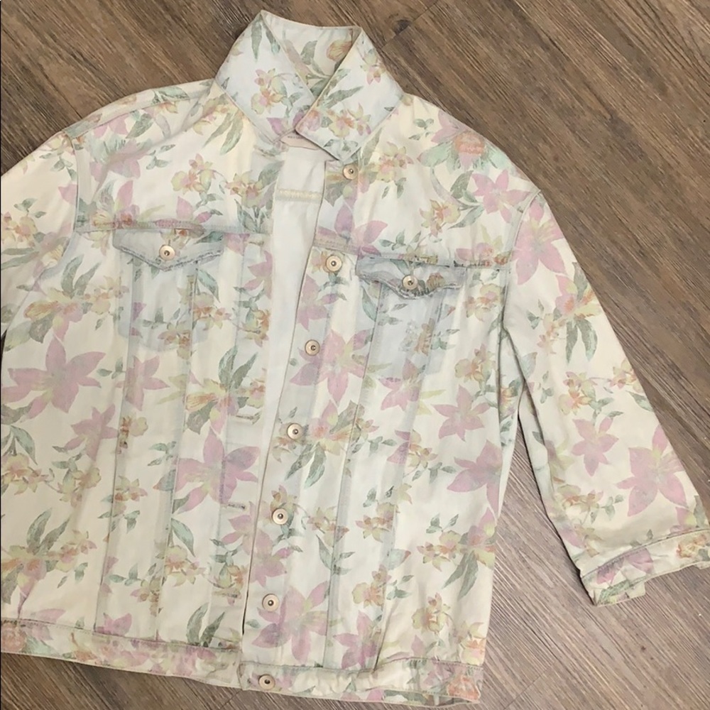 Jean jacket. Zara/ Spain